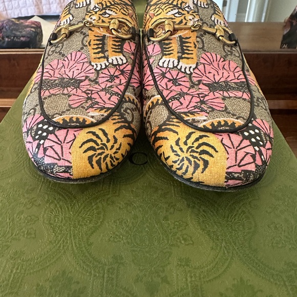 Excellent pre loved conditions Gucci Flats - Picture 4 of 16